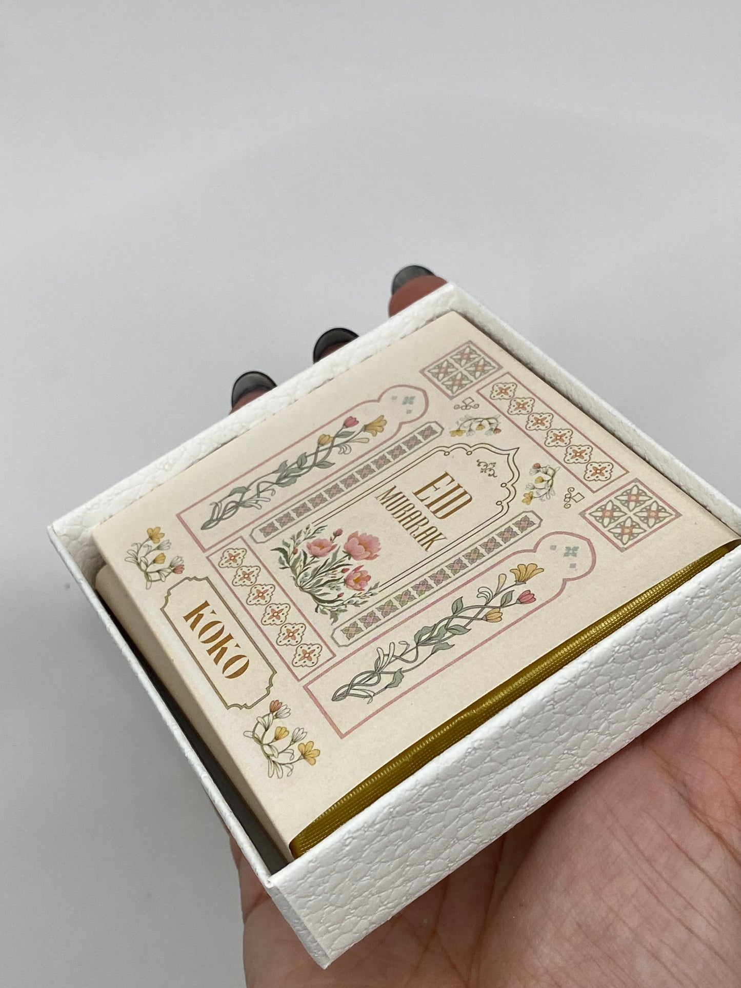 ADHA - 4 pieces chocolate artistic chocolate