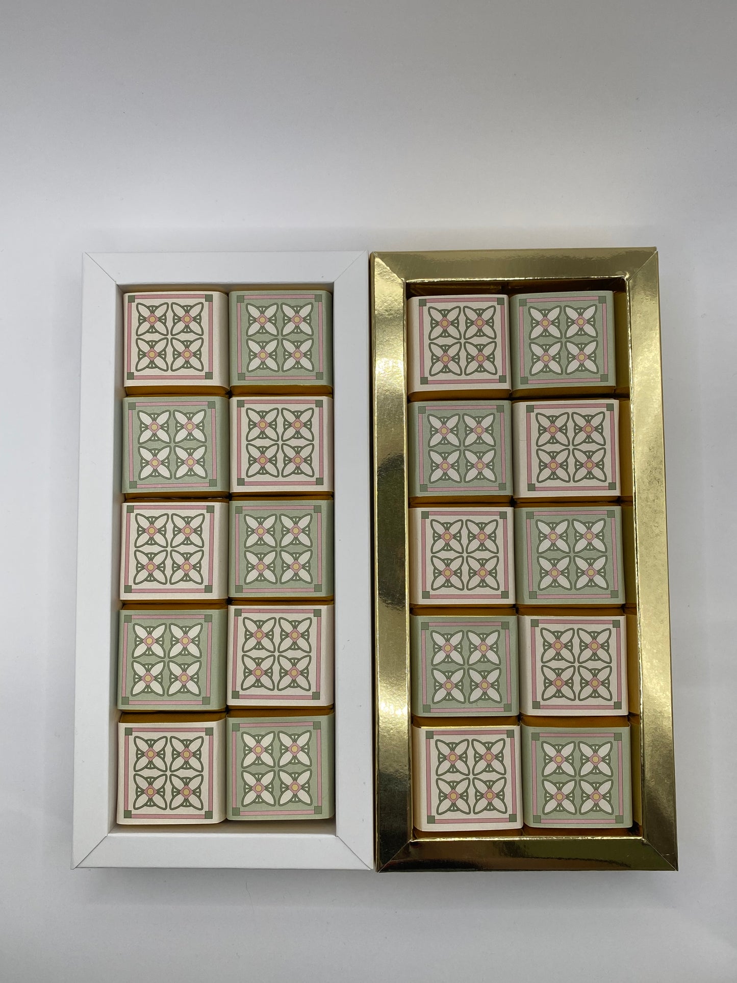 ADHA - 30 pieces chocolate GOLDEN box