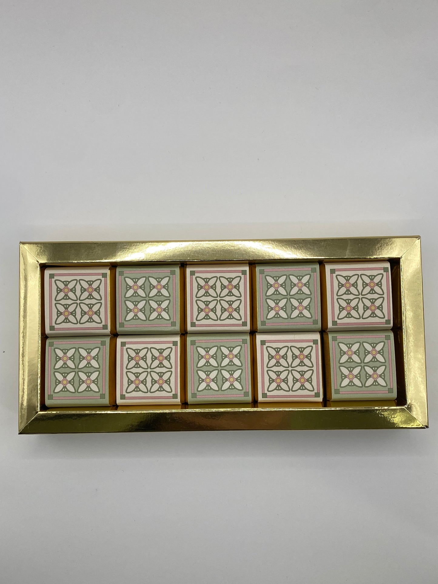 ADHA - 30 pieces chocolate GOLDEN box